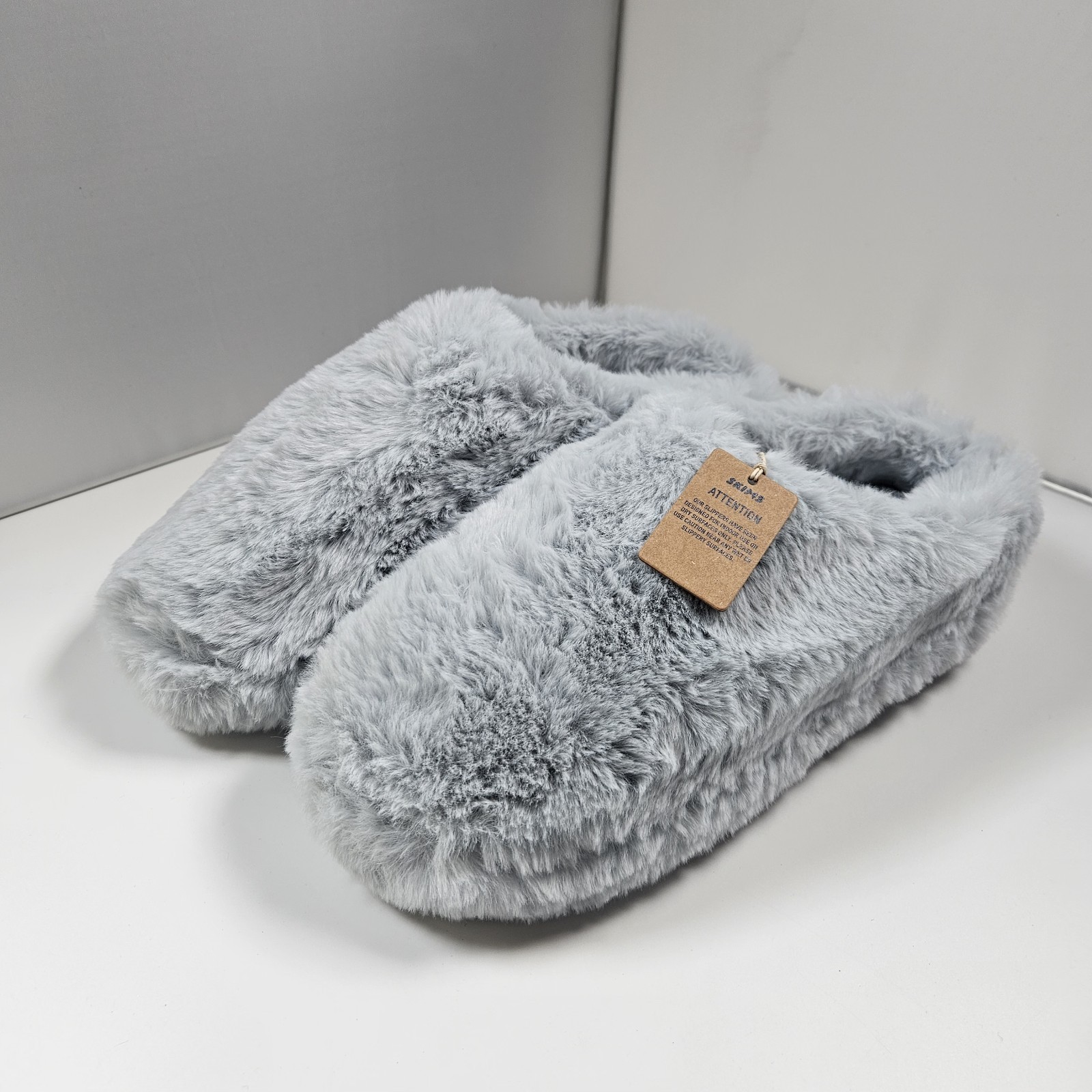 NEW SKIMS Faux Fur Slippers Gray Sz 39 Comfy Lounge Fluffy Cozy