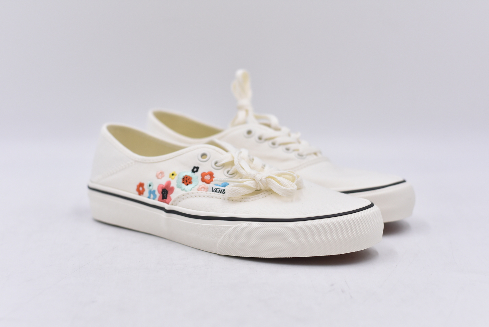 Women’s Vans Authentic Vr3 Lace Up Sneakers, Groovy Floral Flower White, 7.5