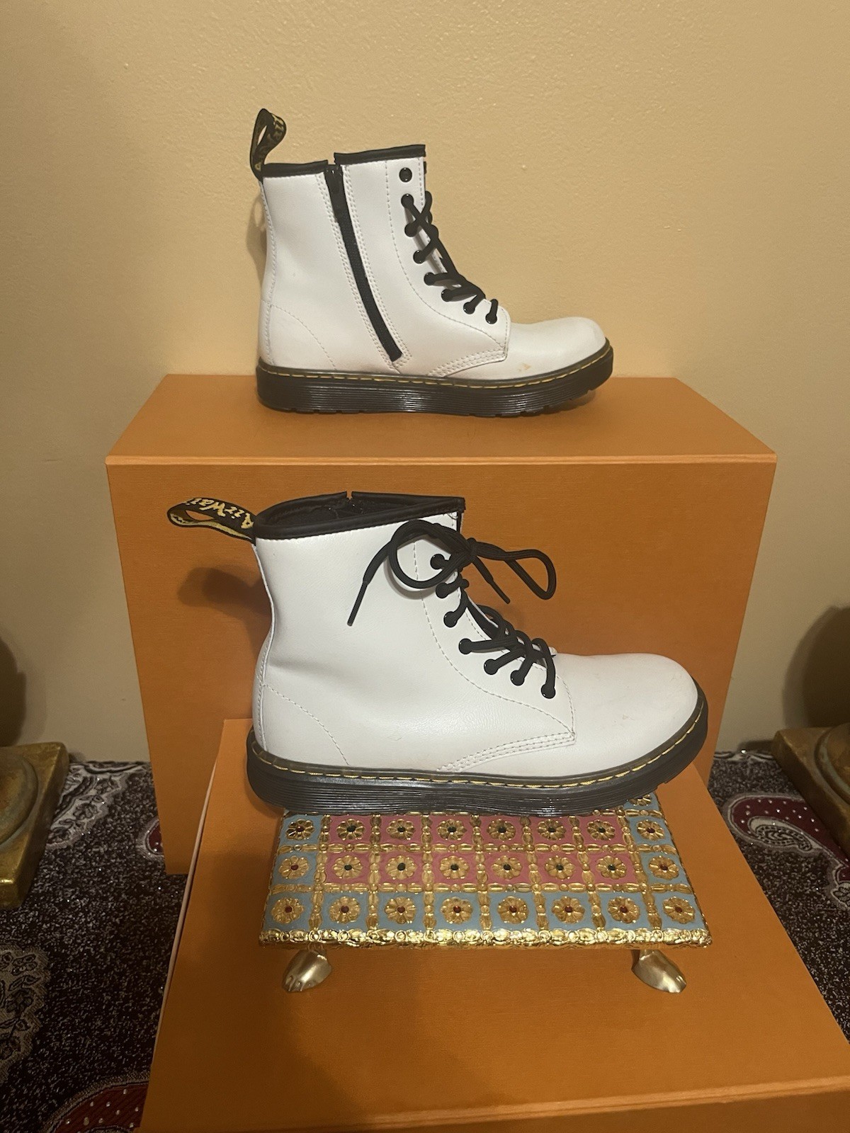 Dr. Martens Zavala T Lamper Combat Boot in White Leather Unisex M 4 / W 5