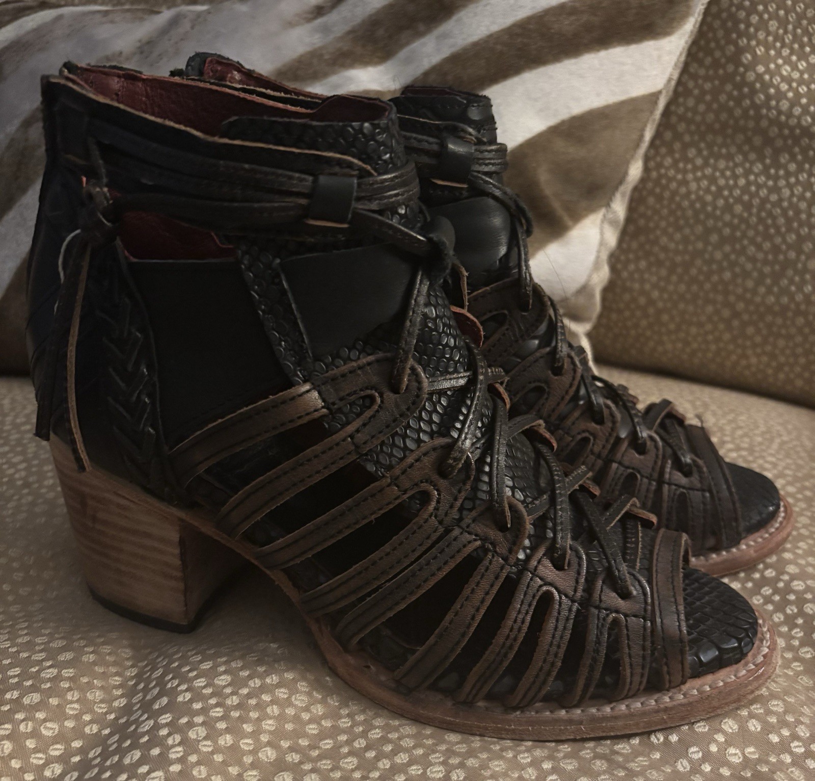 Freebird By Steven Wazee Womens US 7 Leather Black Gladiator Open-Toe Sandals