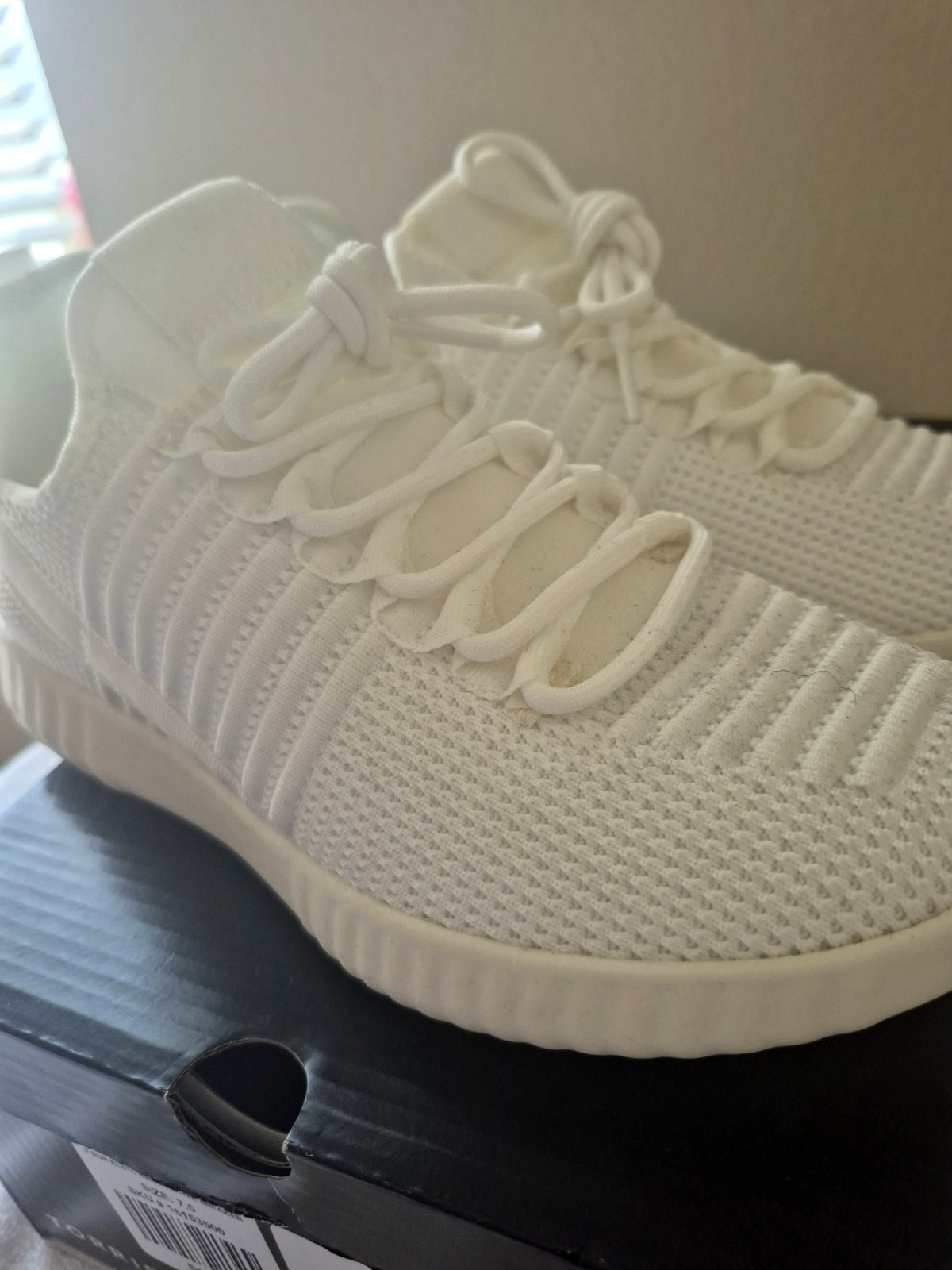 Torrid F Bur Elastic Band Active Sneaker 7.5 Wide White New w/box