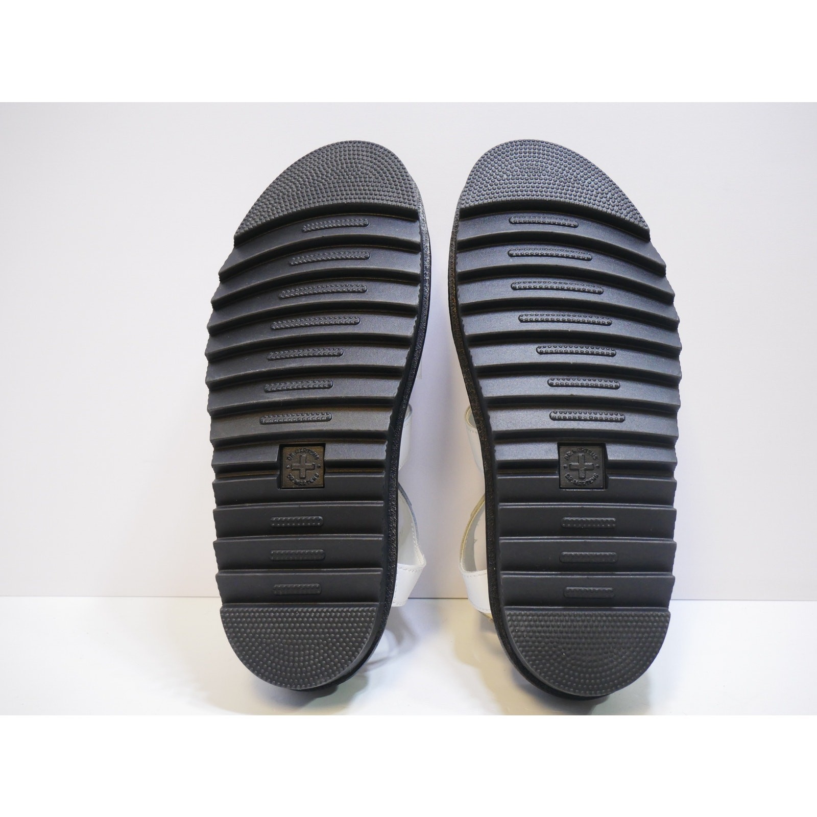 New Dr. Martens Blaire Hydro Leather White Platform Sandals LA004 Women Size 10