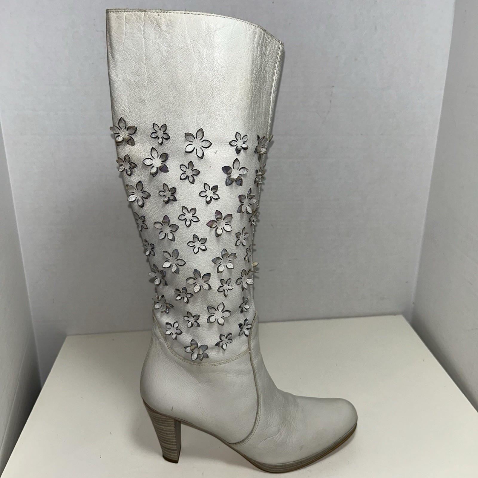 Madeleine Ivory Leather Eyelet Floral Stacked Platform Heel Zipper Boot 37 6.5