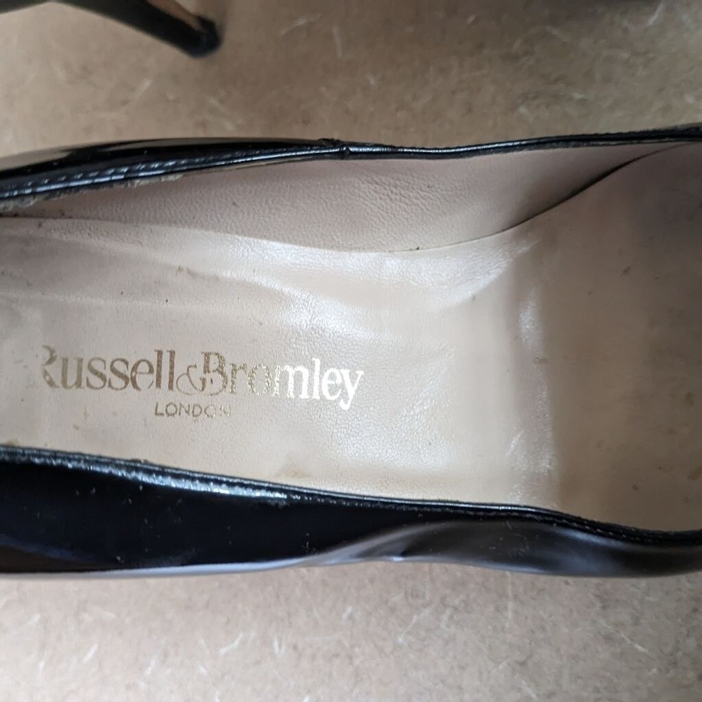 Russell & Bromley Black Patent Leather Pumps Size 39.5 EU US 9 Designer Luxury