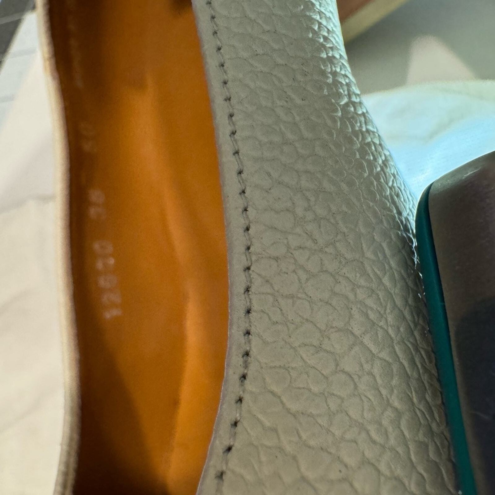 A. Testoni Beige Leather Heels 3″ Square Toe Italy Designer Size 5.5 w/ Dust Bag