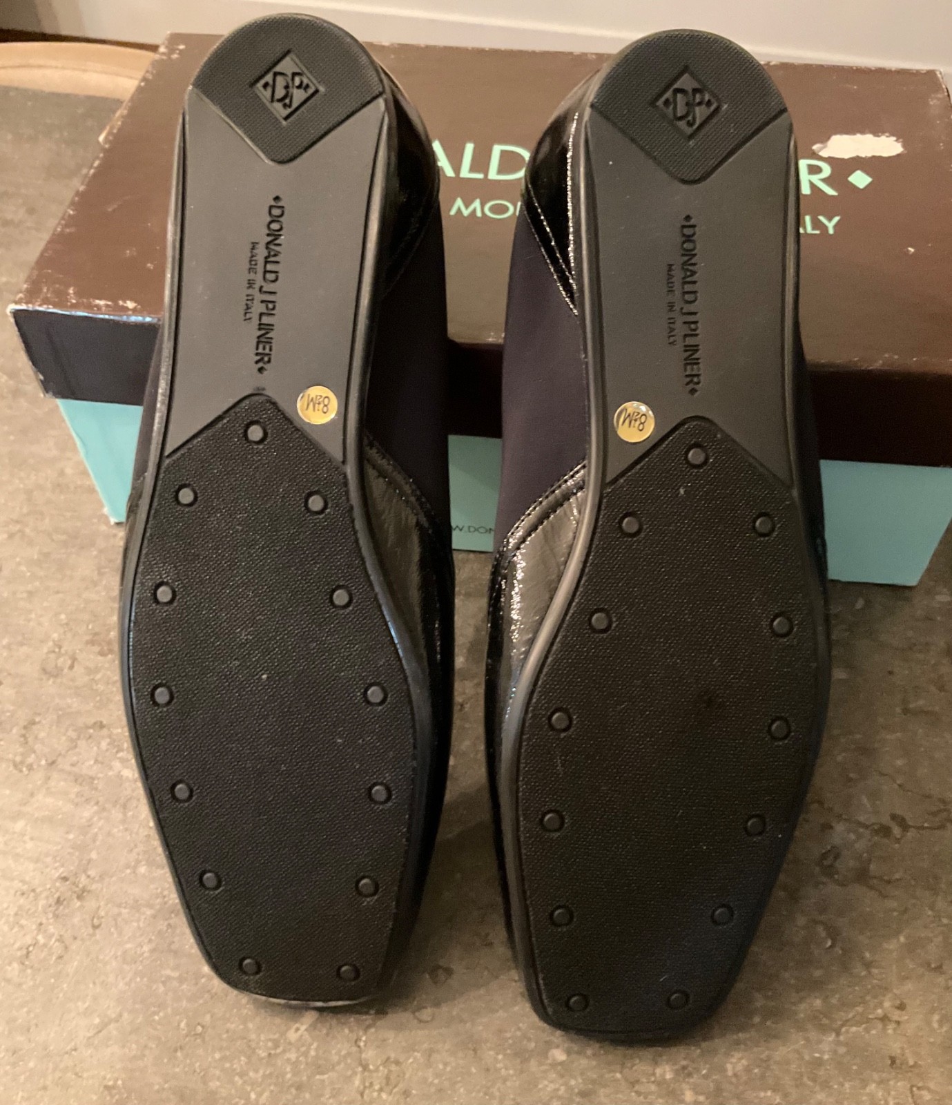 DONALD J. PLINER BLACK PATENT LEATHER CREPE DRESS FLATS SHOES 39 8.5 NEW