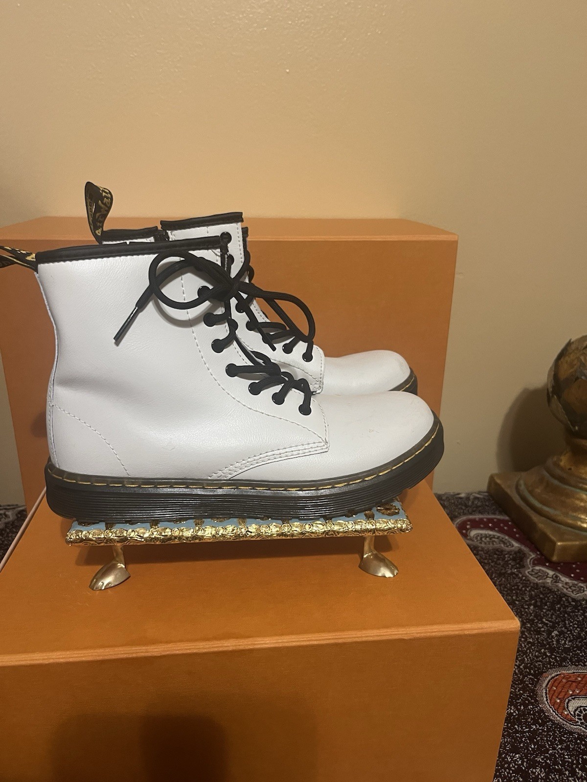 Dr. Martens Zavala T Lamper Combat Boot in White Leather Unisex M 4 / W 5