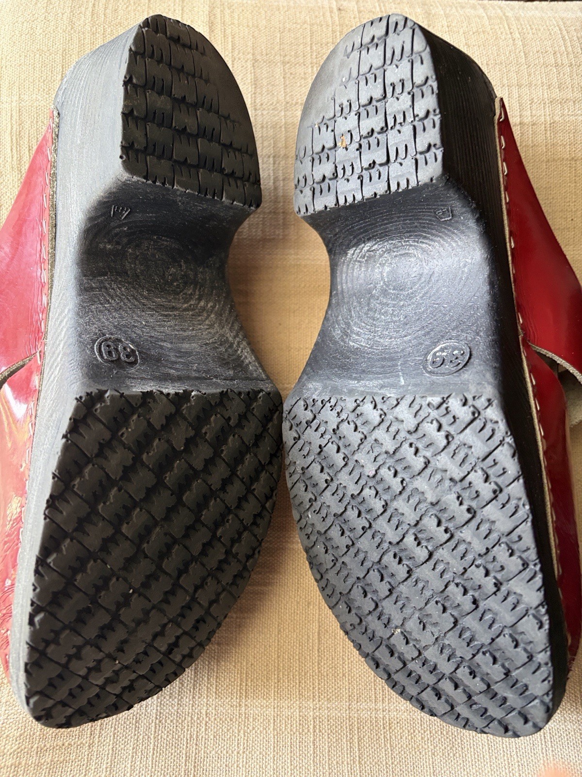 TORPATOFFELN Red Patent Leather Clogs