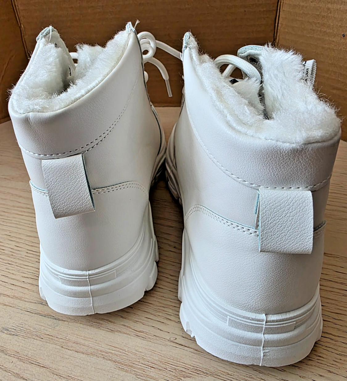 Evolutions Clothes Style Fashion New Women’s White Faux Fur Lined Boots Size 39