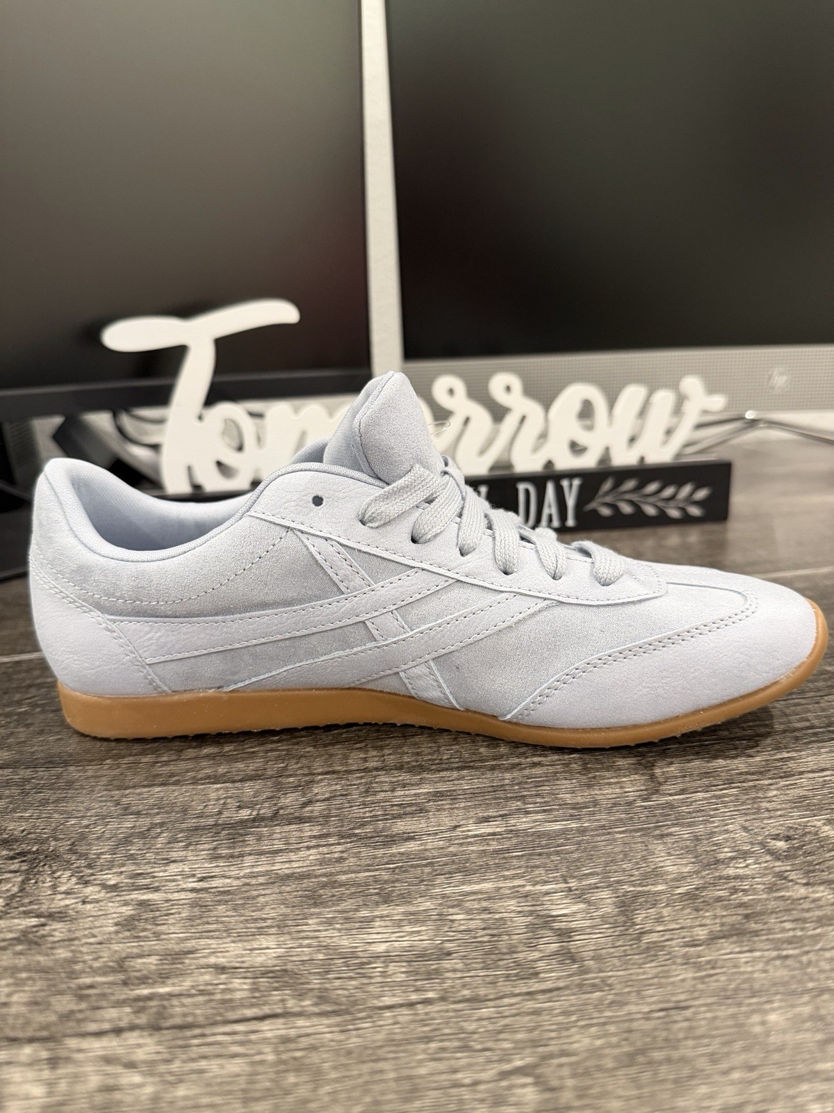 Time And Tru Women’s Gray Lace-Up Low Top Athletic Sneakers Logo Accent