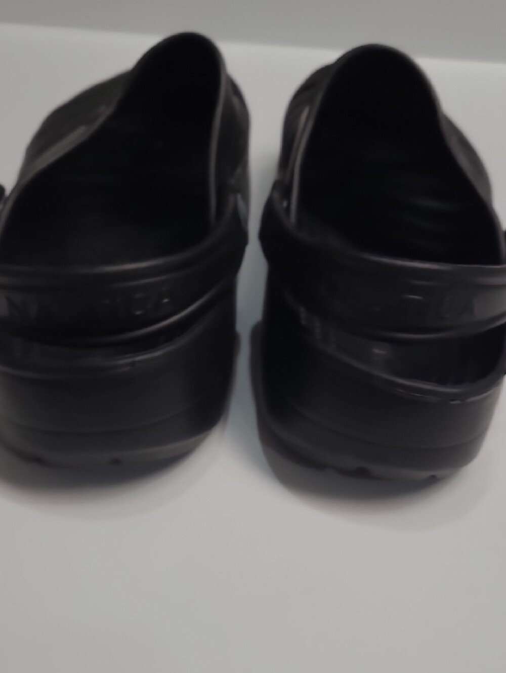 Nautica River Edge Unisex Black Ventilated Water Clogs – Size 10-Women 8-Men