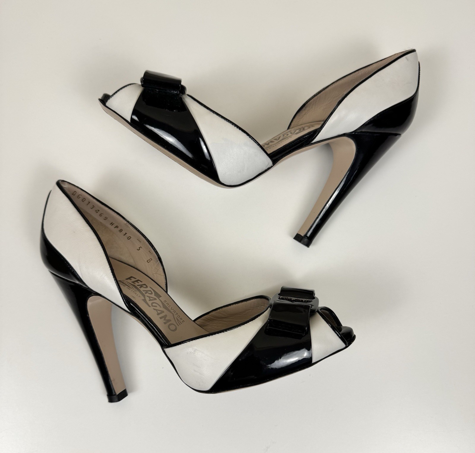 Salvatore Ferragamo Manuela Black/White Colorblock Patent Leather Peep Toe 5B