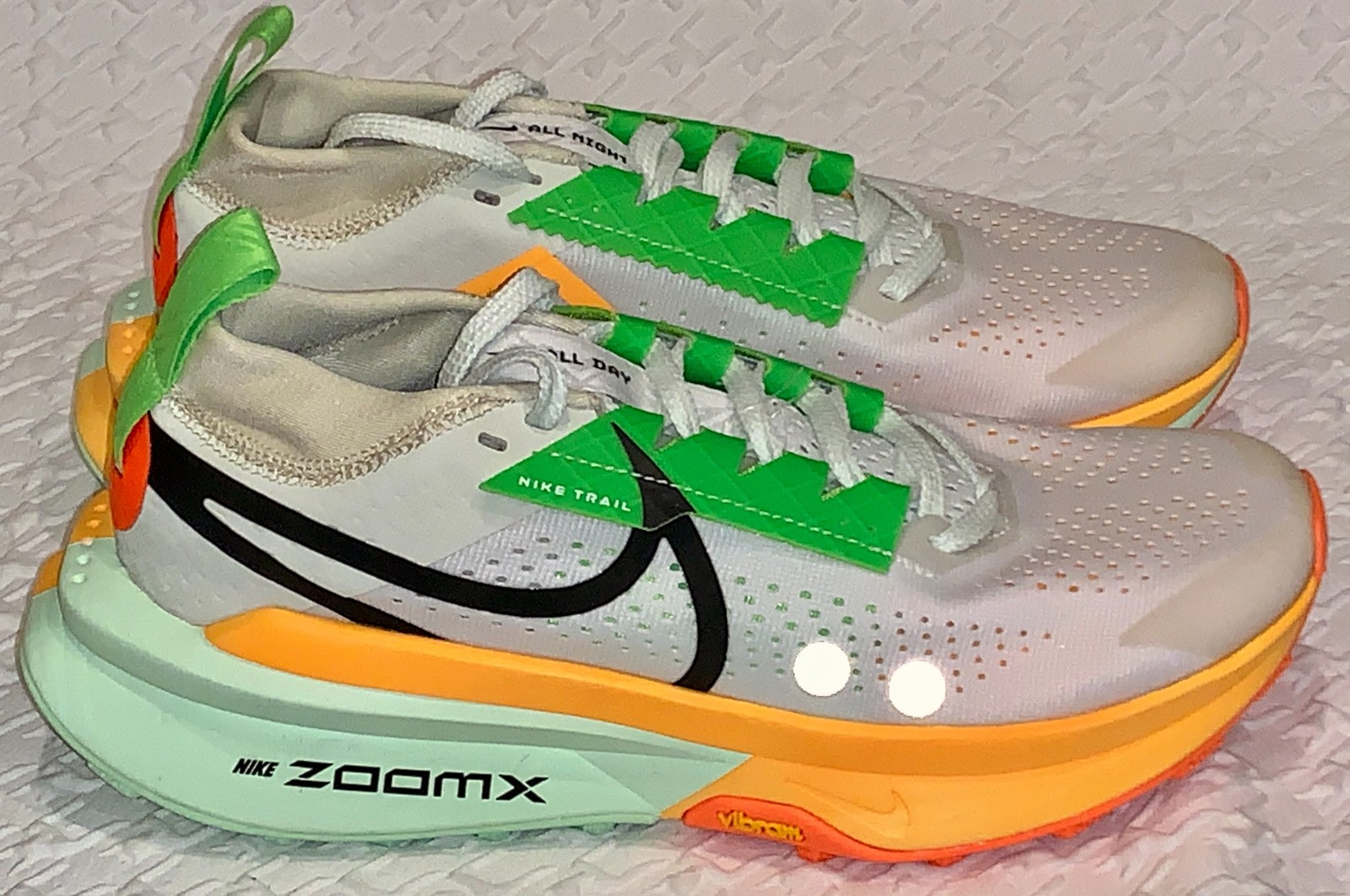 NIKE Zegama 2 Summit White Green Orange Black Trail Running Shoes Womens Sz 7.5