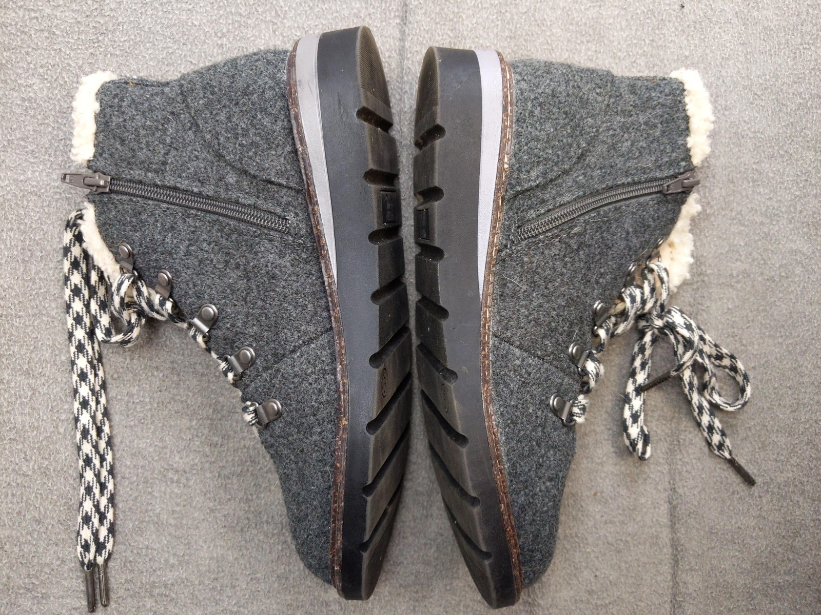 Madden NYC Boots Womens Size 9 40 Gray Faux Fur Lined Ankle Lace Up Zip