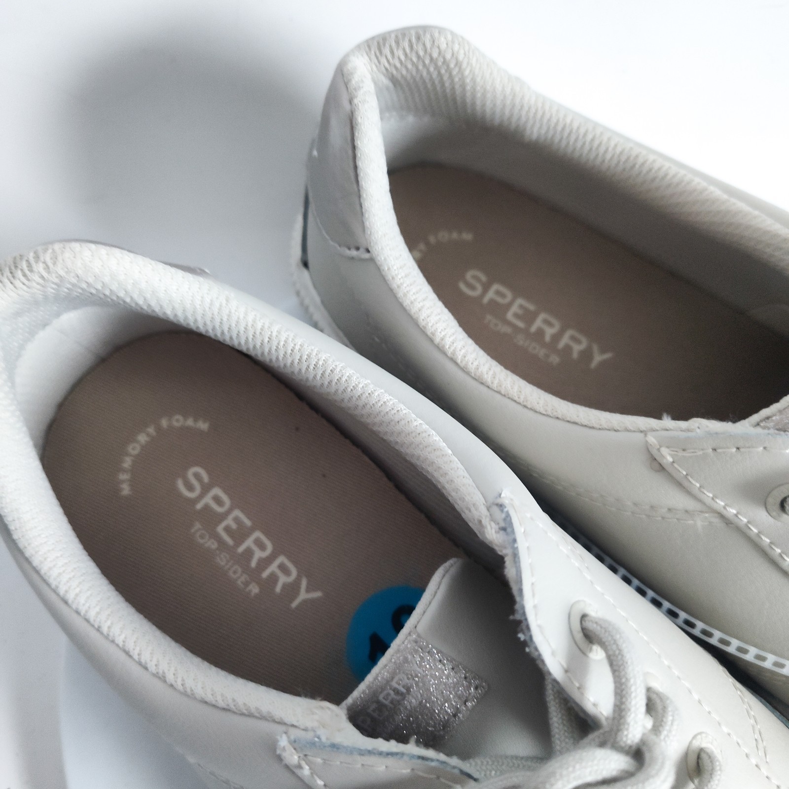 New Sperry Sneakers Size 10 Low Top Beige Preppy Leather Lace Up Casual Travel