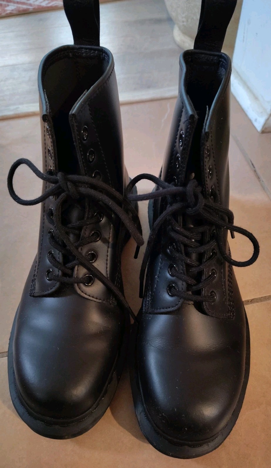 Dr. Martens 1460 Mono Women’s Size 9 Black Smooth Leather Boots Mens Size 8 EUC
