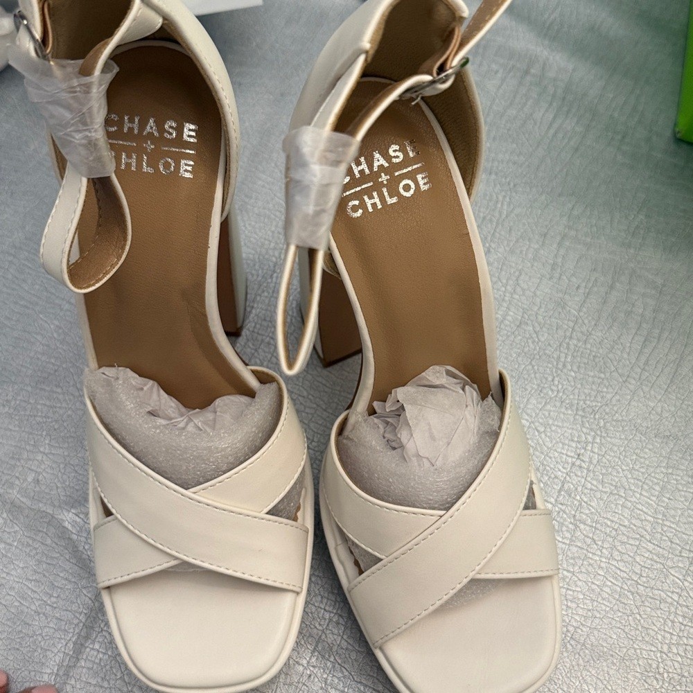 NWT Chase & Chloe White Platform Heel Sandals size 7.5