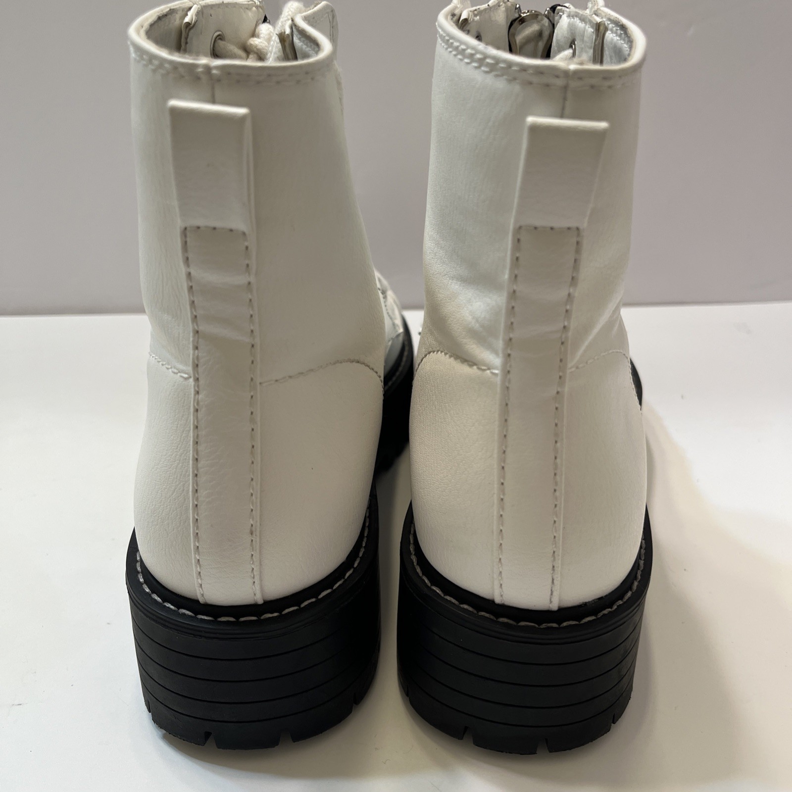 Sugar Women’s 9.5 White Boots Livewire Lace-Up Zipper Black Sole