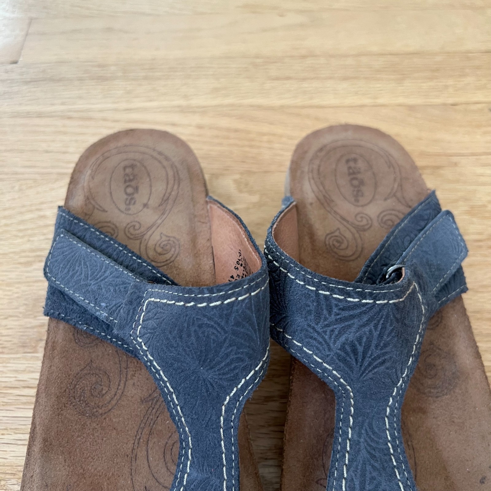 Taos Lucy Embossed Suede Leather Thong Sandals Blue Women Size EU 41 US 10-10.5