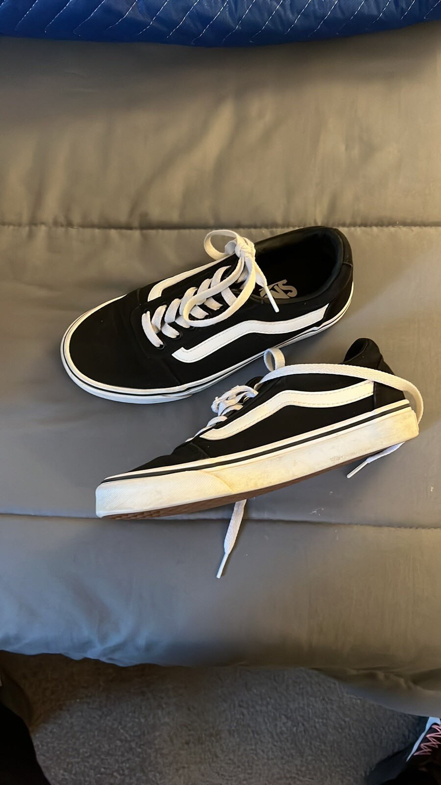 VANS Shoes Womens 6 Mens 4 Old Skool Skater Sneakers Black Low Top Casual