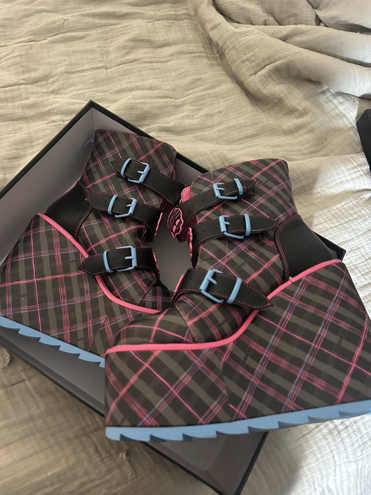 YRU x Monster High Dune Lo Platforms Size 10 – BOX NOT INCLUDED – READ DESC