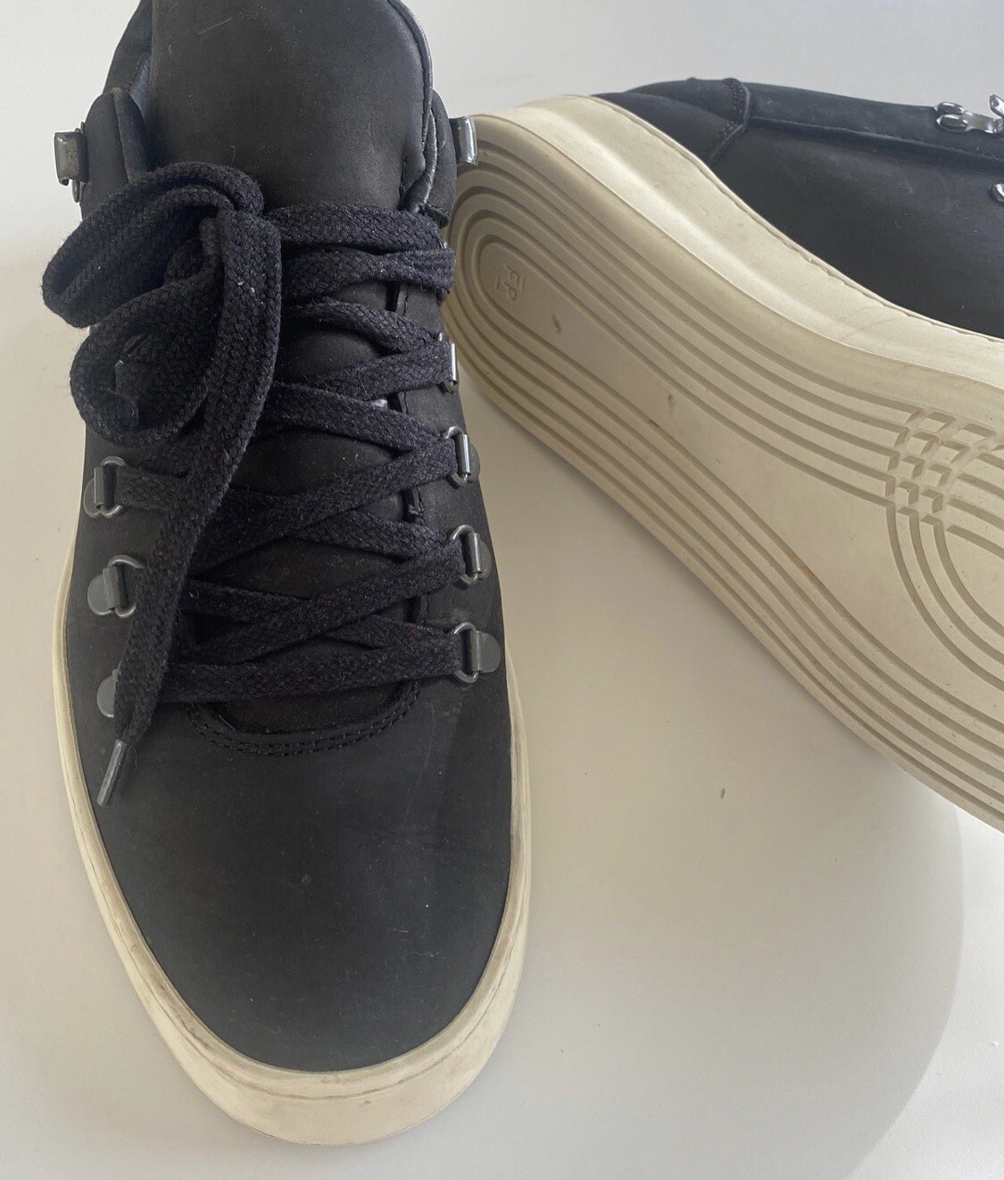 Filling Pieces classic low top black sneakers Size 8.5