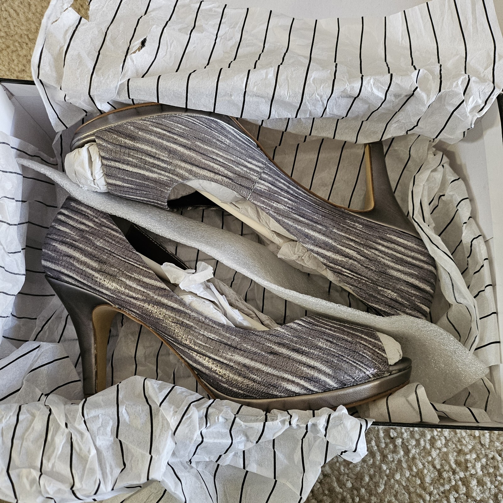 Alex Marie Cashmere Silver Stripe Peep Toe Leather Upper Platform Heels Size 7.5