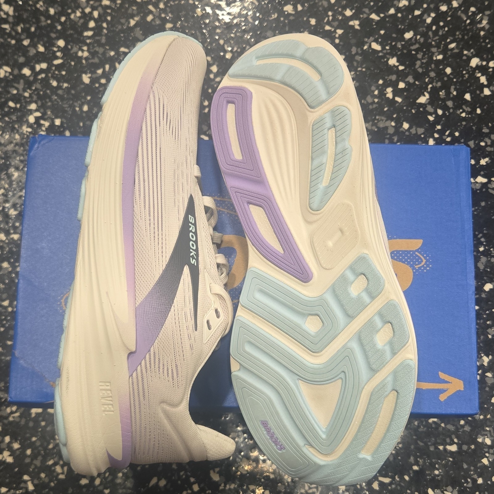 Brooks Revel 8 Women’s Low Top Lace-Up Running Sneakers White/Purple