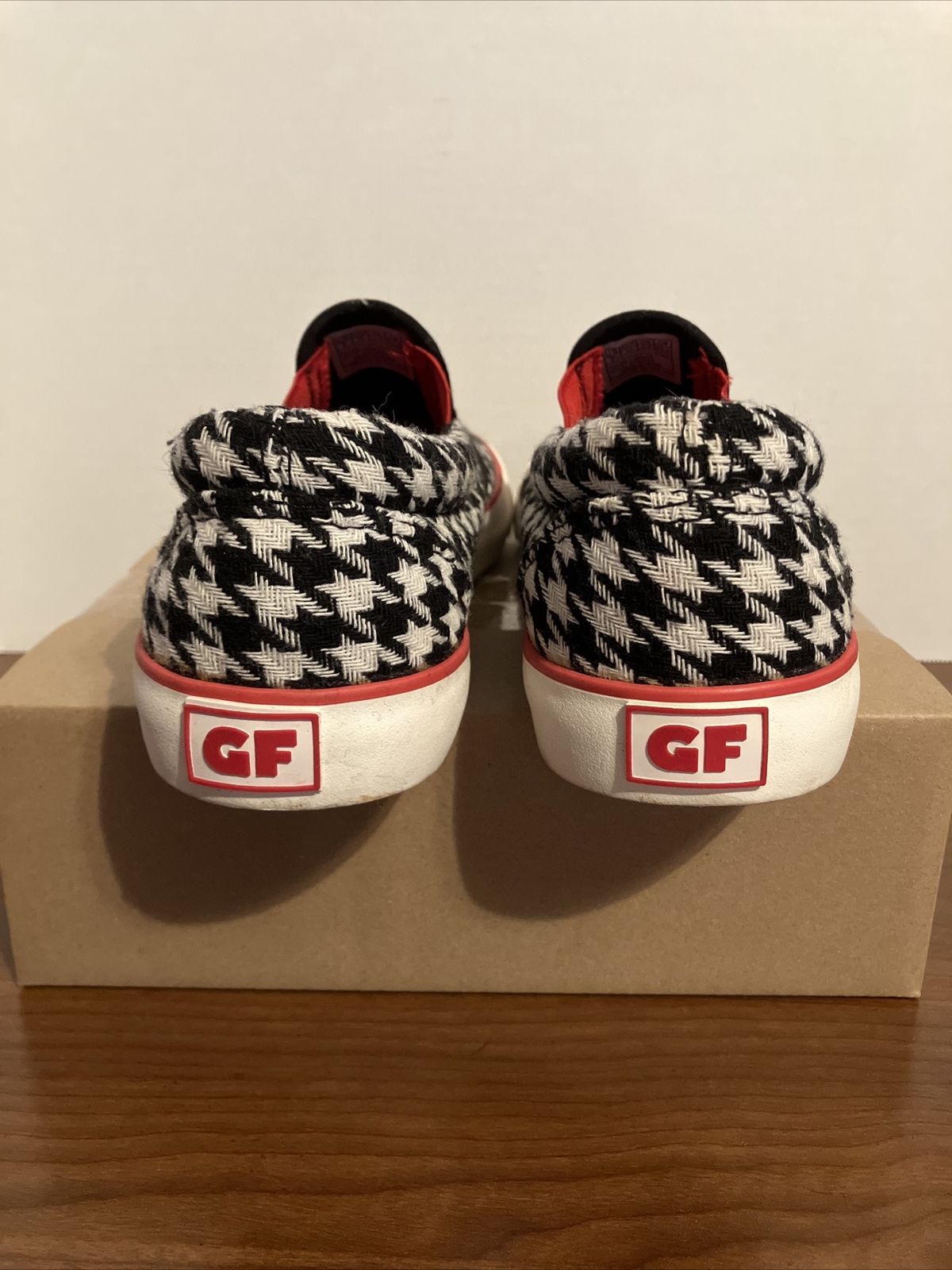 Gotta Flurt Women’s 7 Houndstooth Coastal Bama Slip On Skate Sneaker