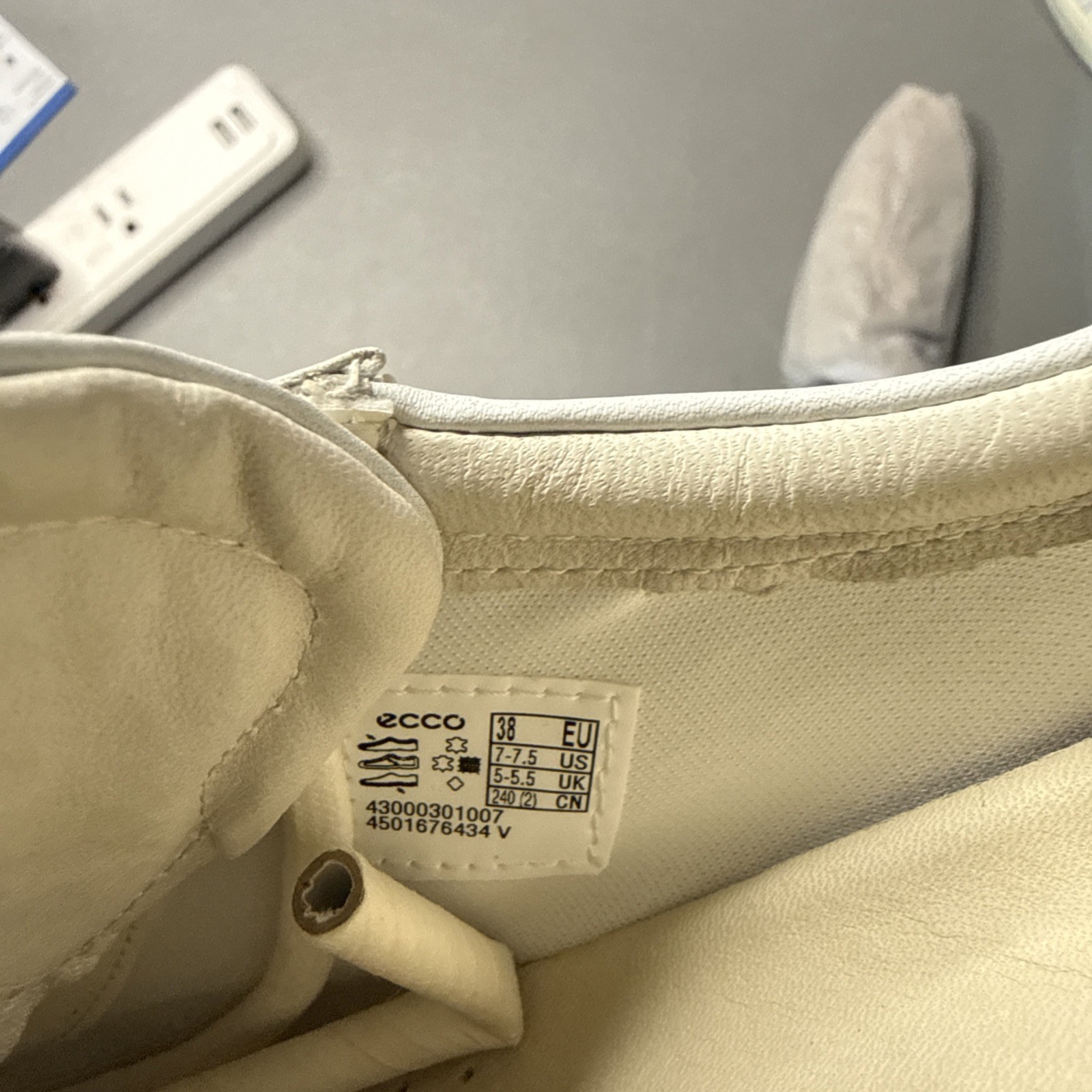 ECCO Soft 7 Leather Sneaker Lace Up White Casual Comfort Walking Travel Sz 7-7/5