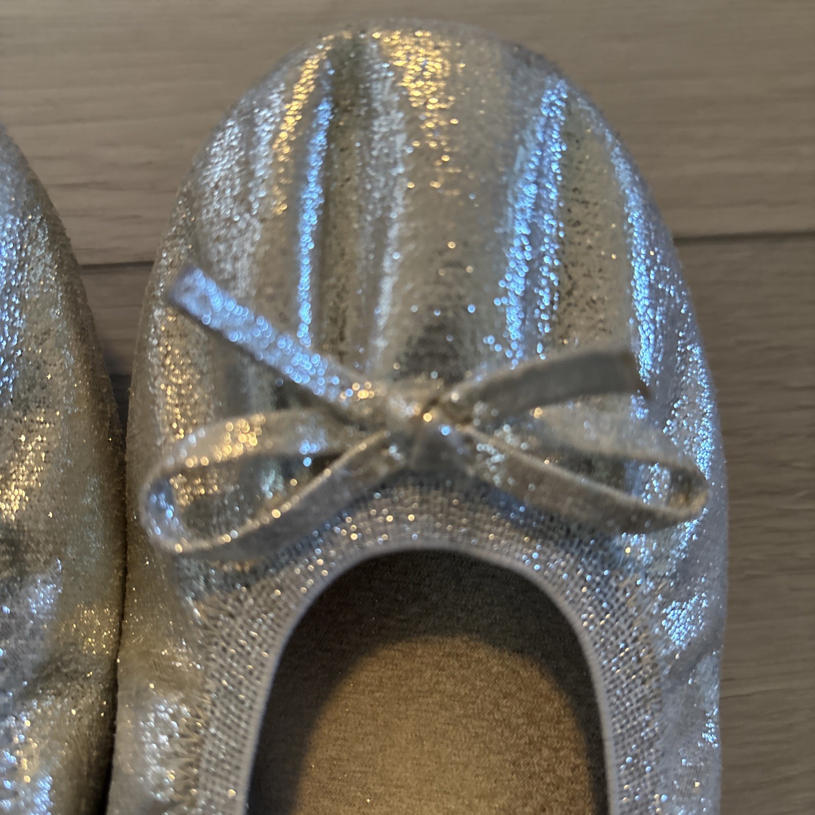 Girls silver Metallic Ballet Flats Size 3 bow shimmer shiny memory foam