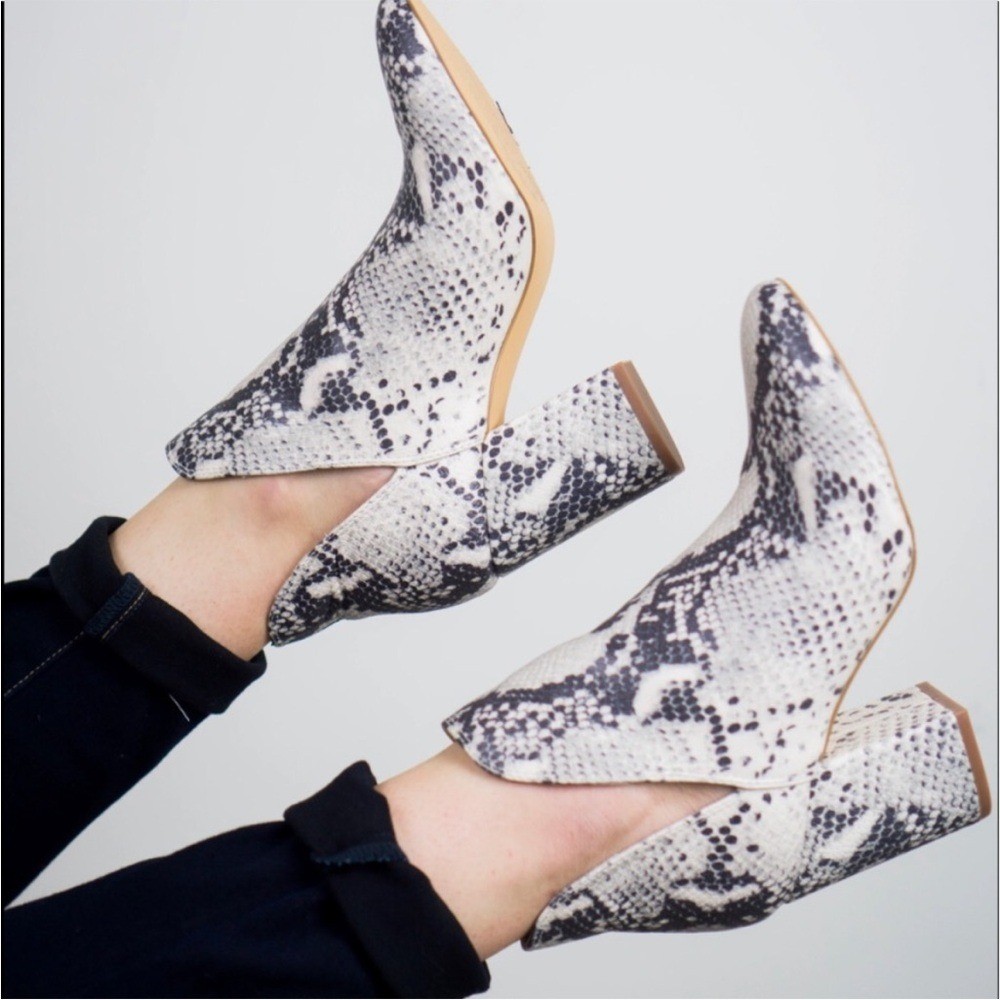Steve Madden Rookie Snakeskin Bootie Size 8
