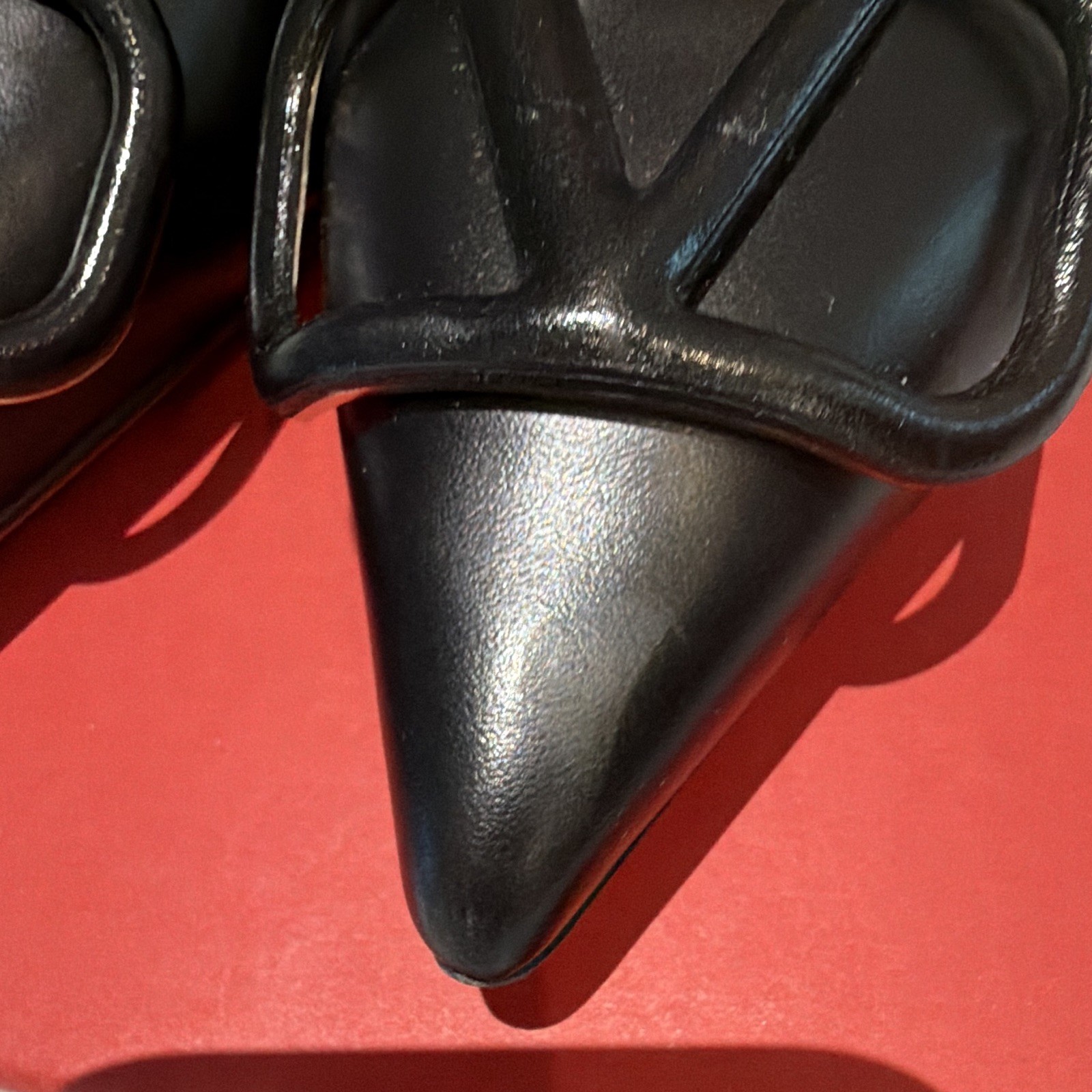 Valentino Garavani Black Leather VLogo Signature Pointed Toe Pumps – Size 38 7.5
