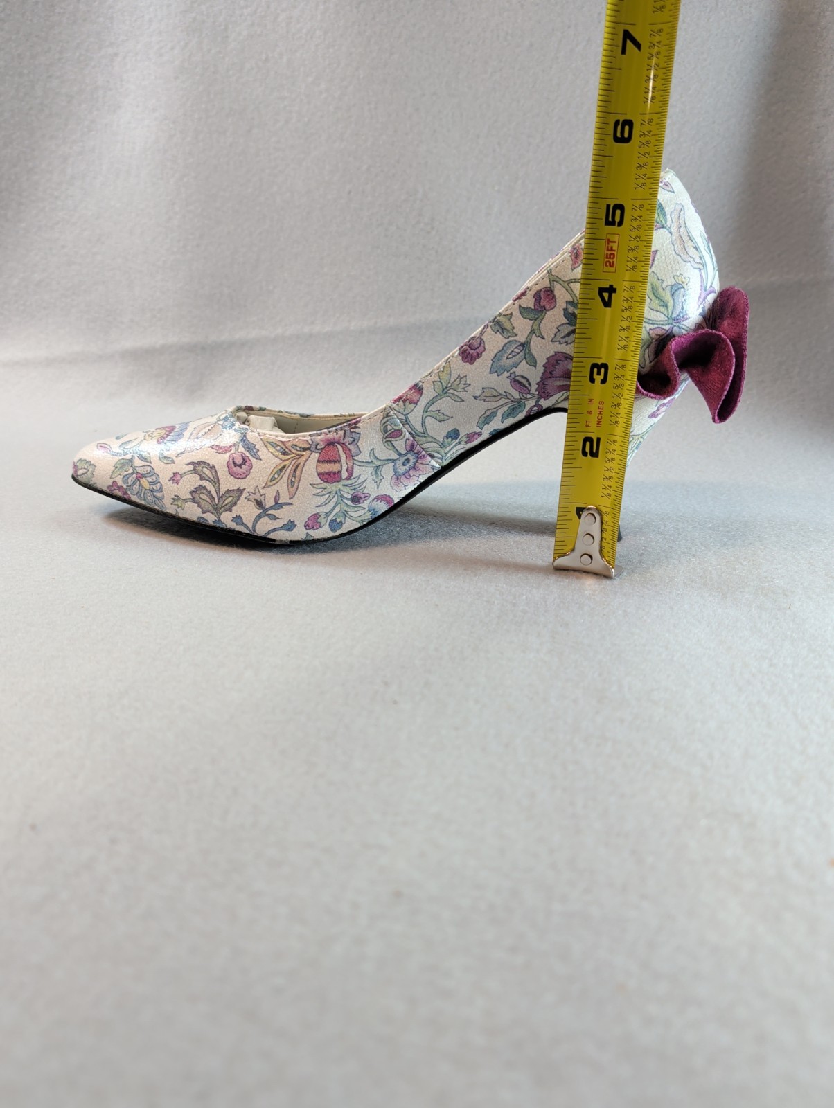 Bellini Clarise Ruffled Floral Pump Women’s Size 7W New in Box
