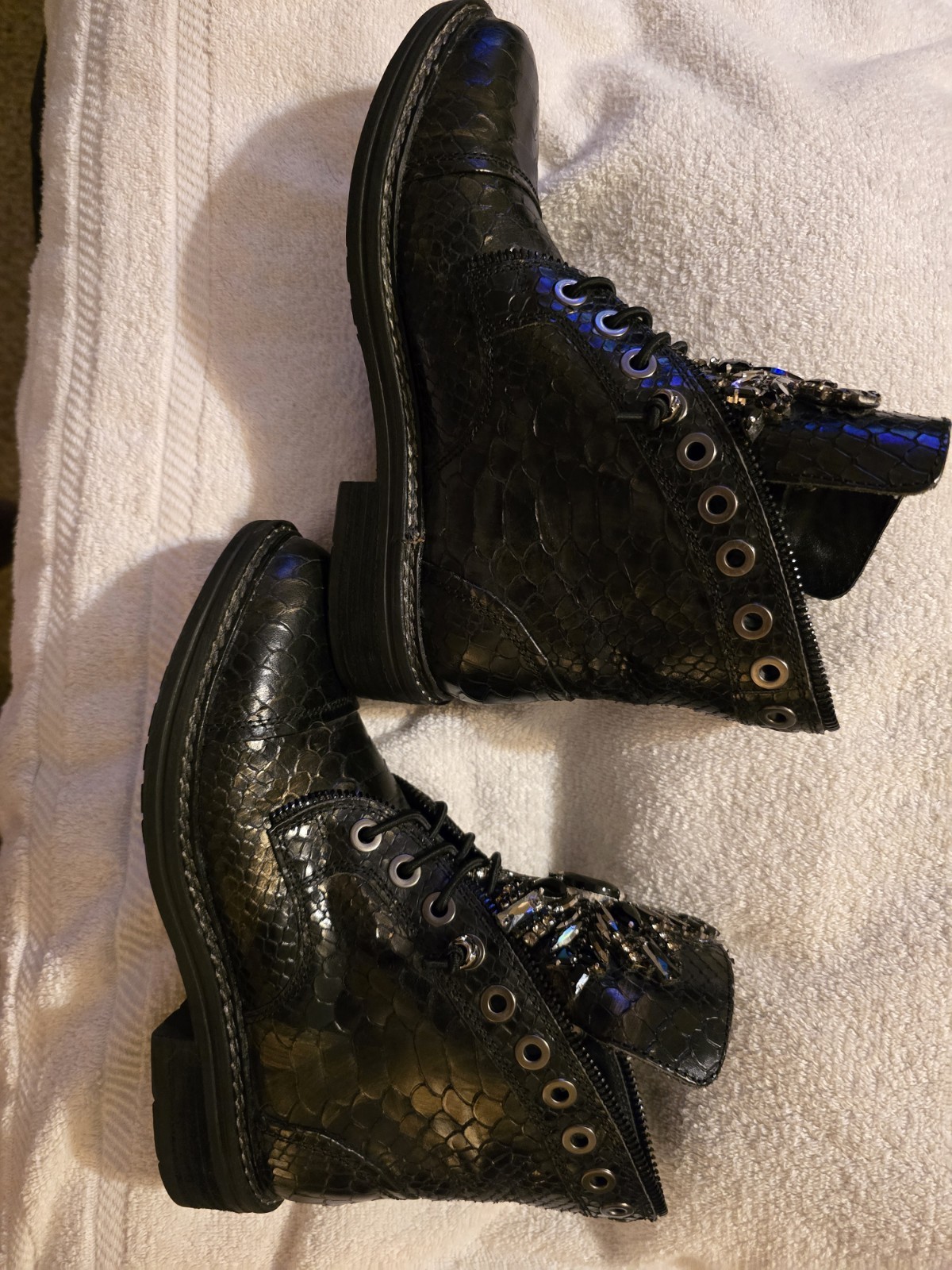 Vince Camuto Women’s Black Leather Lace-Up Ankle Bootie Rhinestone Studded 6