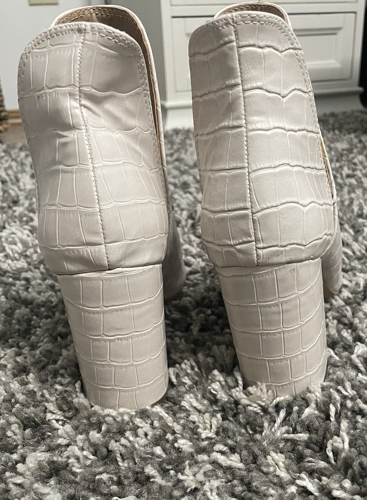 Steve Madden Rookie Off White Embossed Booties, Sz 8. Bone Crocodile