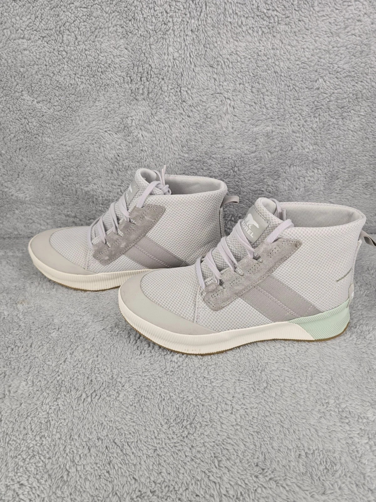 Sorel Women’s Out n About III Waterproof Mid Sneaker In Grey Size 10 GUC.