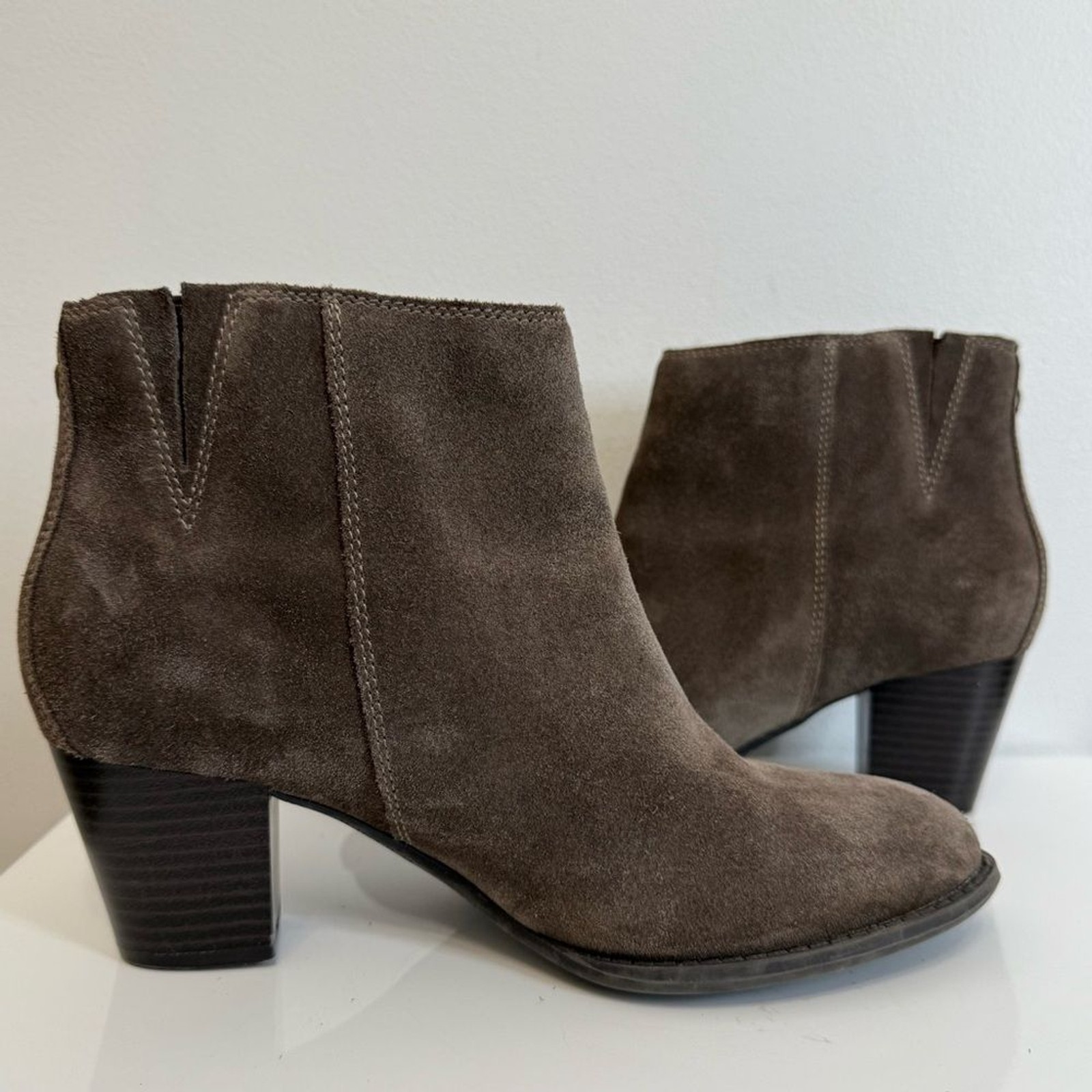 Vionic Shoes Madeline Ankle Boot Taupe Suede Block Heel Tassel Side Zip Size 7