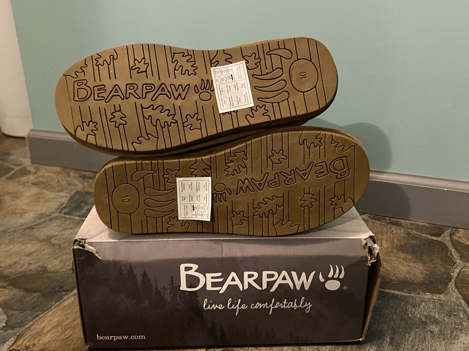 New w/ Box Bearpaw Women’s Emma Short 608W, Hickory II 220, Size 10