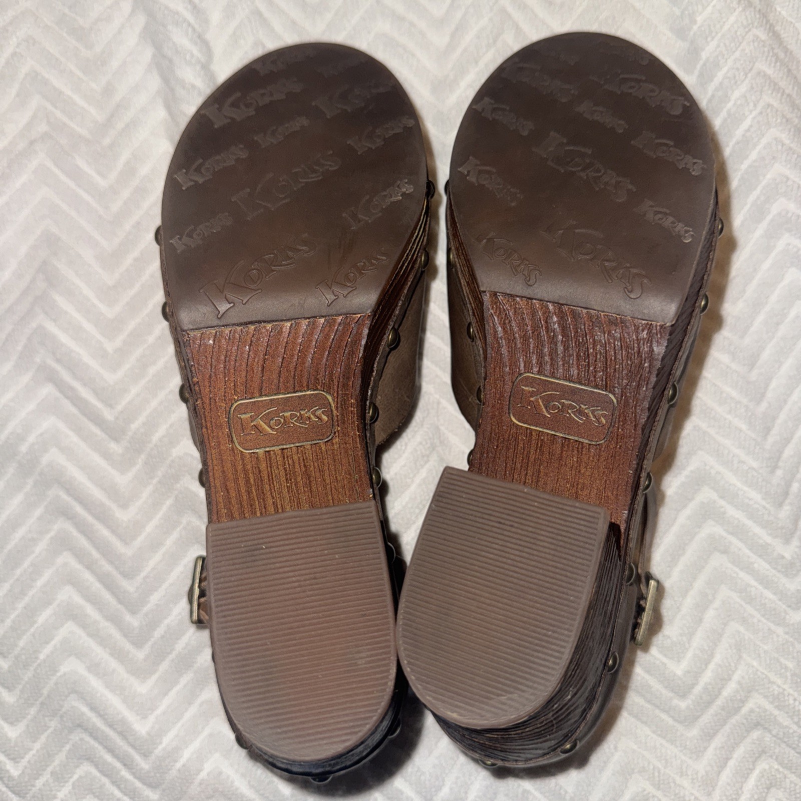 Korks Evah Clog Chunky Wood Heel Mushroom Brown Leather Studded Strap Y2K Sz 8