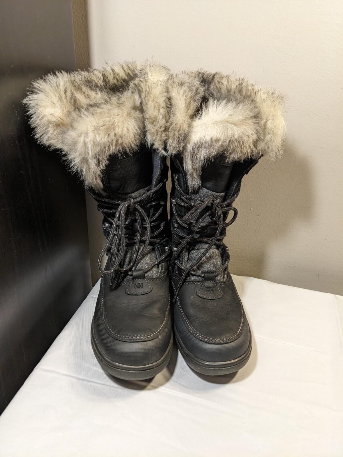 Helly Hensen Winter Snow Boots – Mimatched Sized – US Womens Left 7 & Right 8