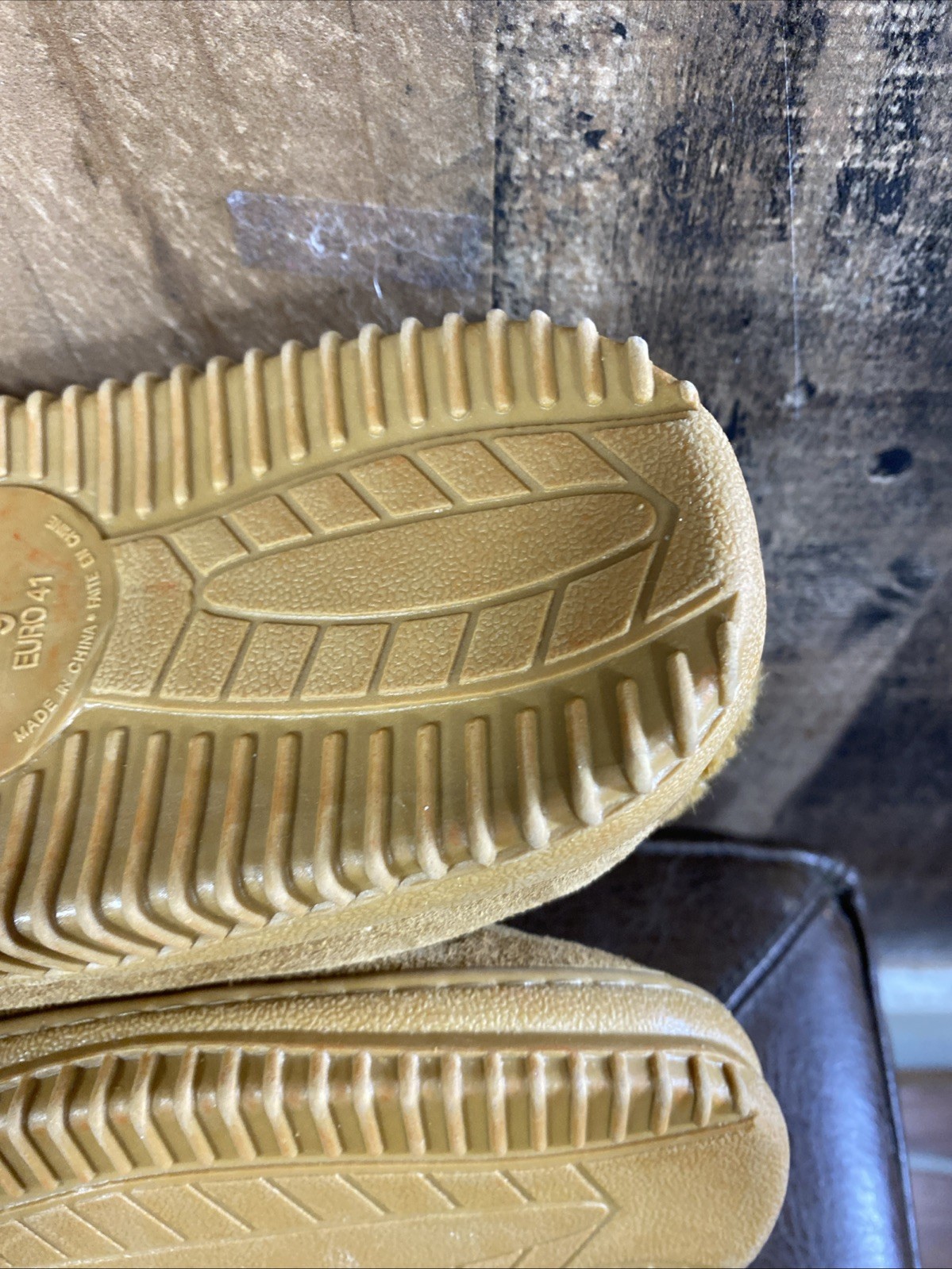 Wanderlust Women Microsuede Indoor Outdoor Rugged Slippers Size L 9 Tan