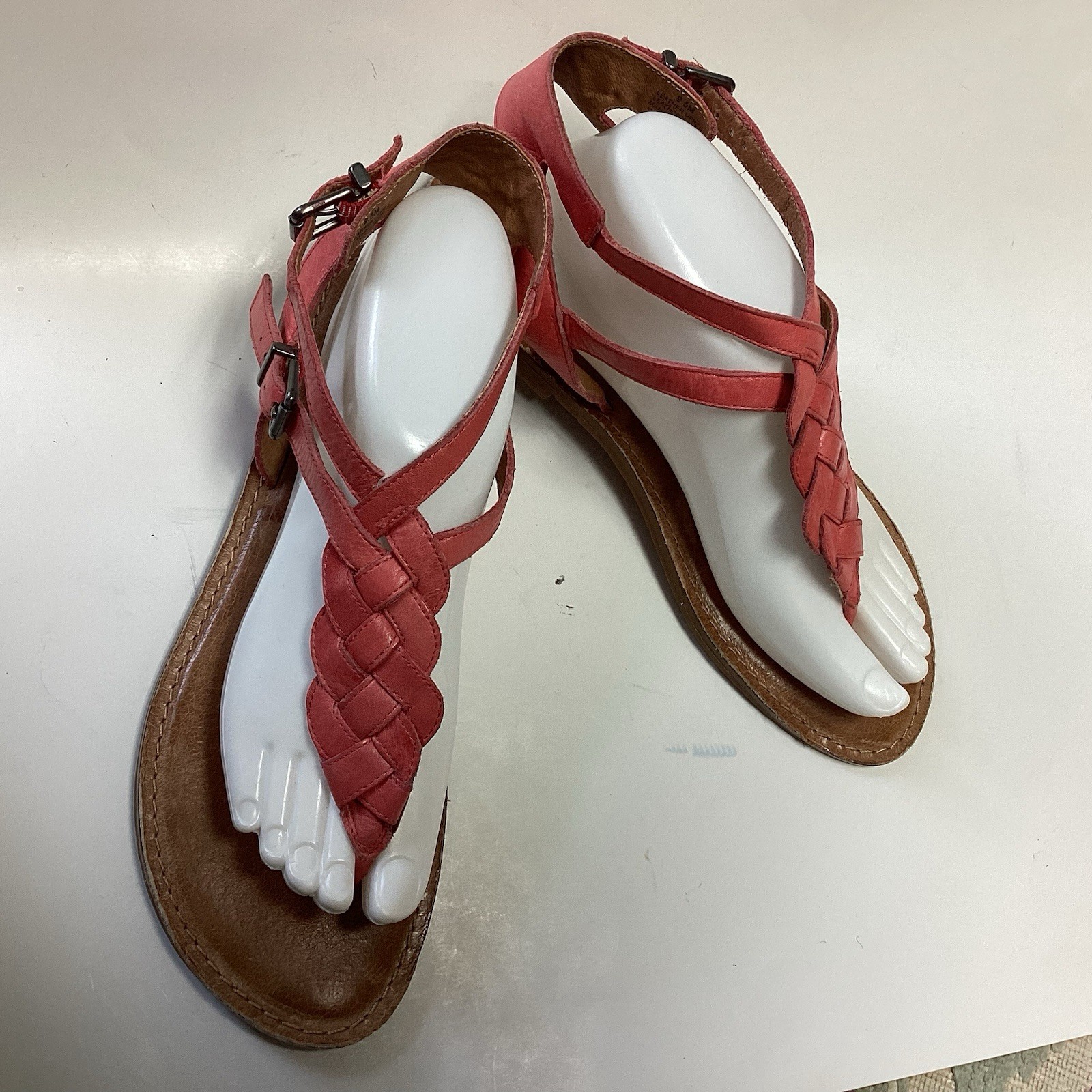 Nurture Sandals Womens Size 9.5M Double Buckle Thong Salmon Coral Leather Uppers