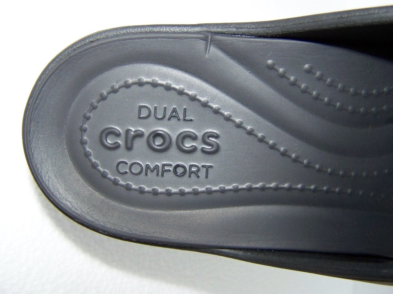 CROCS Silver Ring Black 2″ Wedge Sandals Comf Slides NOT THONGS Size 9 NexToNEW