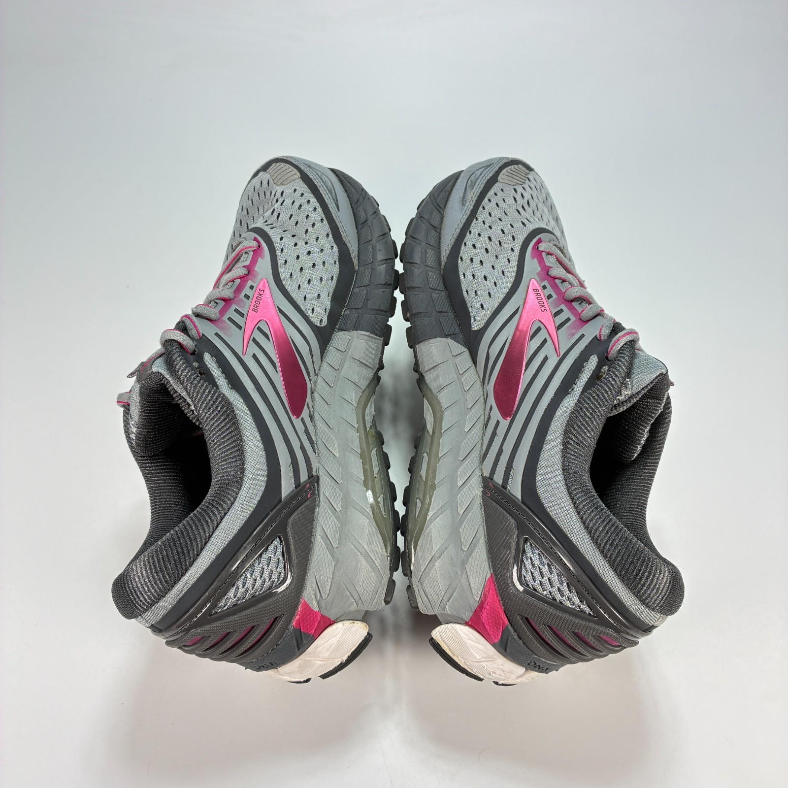 Brooks Ariel 18 Gray Pink Stability Running Shoes 1202712E091 Women’s Size 9