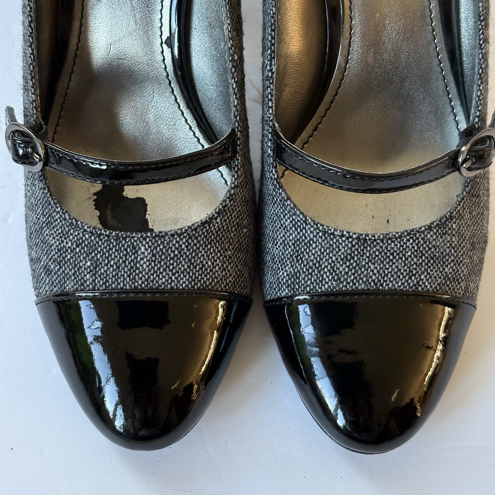 Anne Klein Mary Jane Heel Women 6 Sweet Pea Grey Fabric Black Patent Pump 3.25″