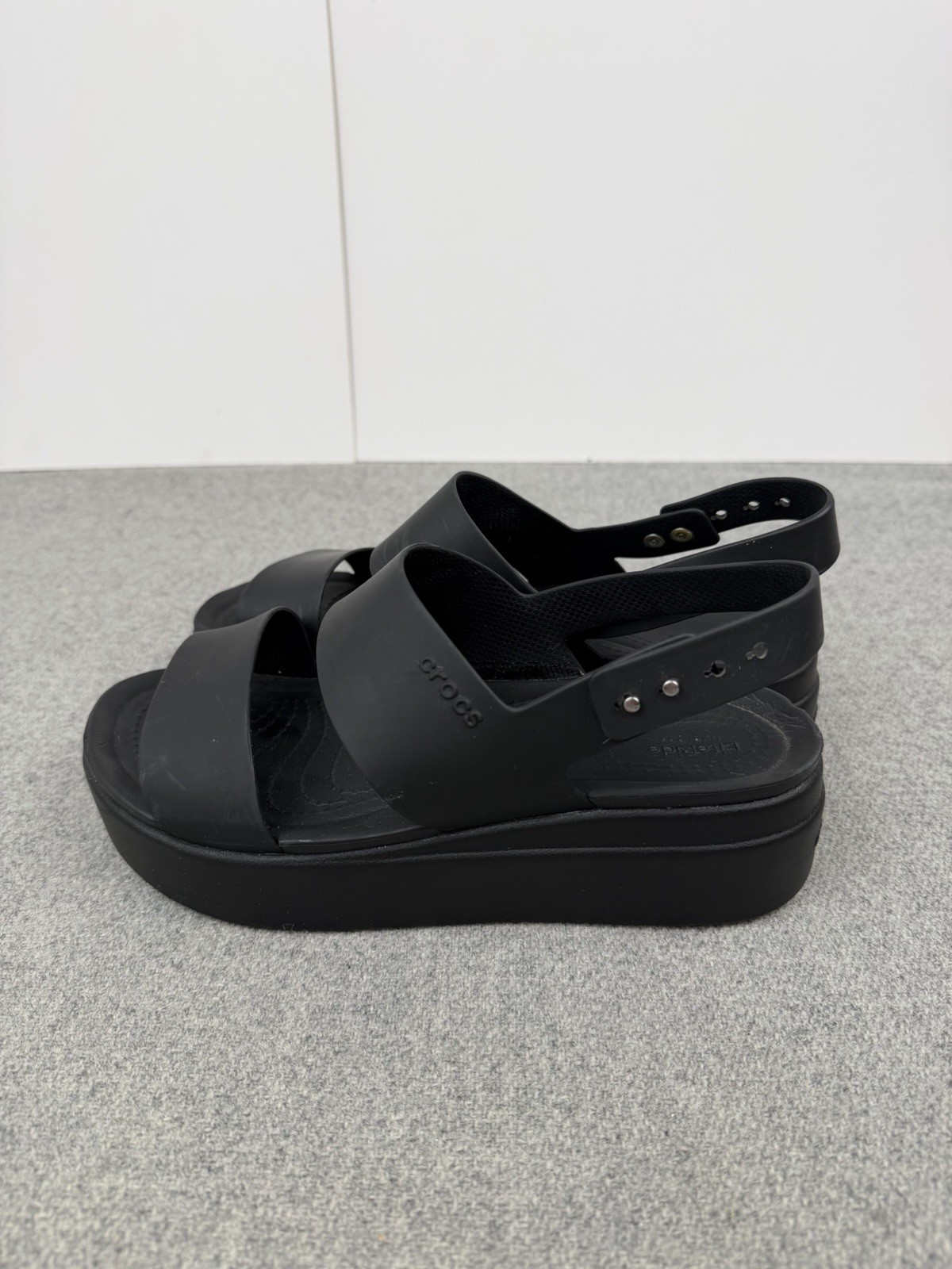 CROCS Women’s Brooklyn Low Wedge Strappy Black Sandals Size 8