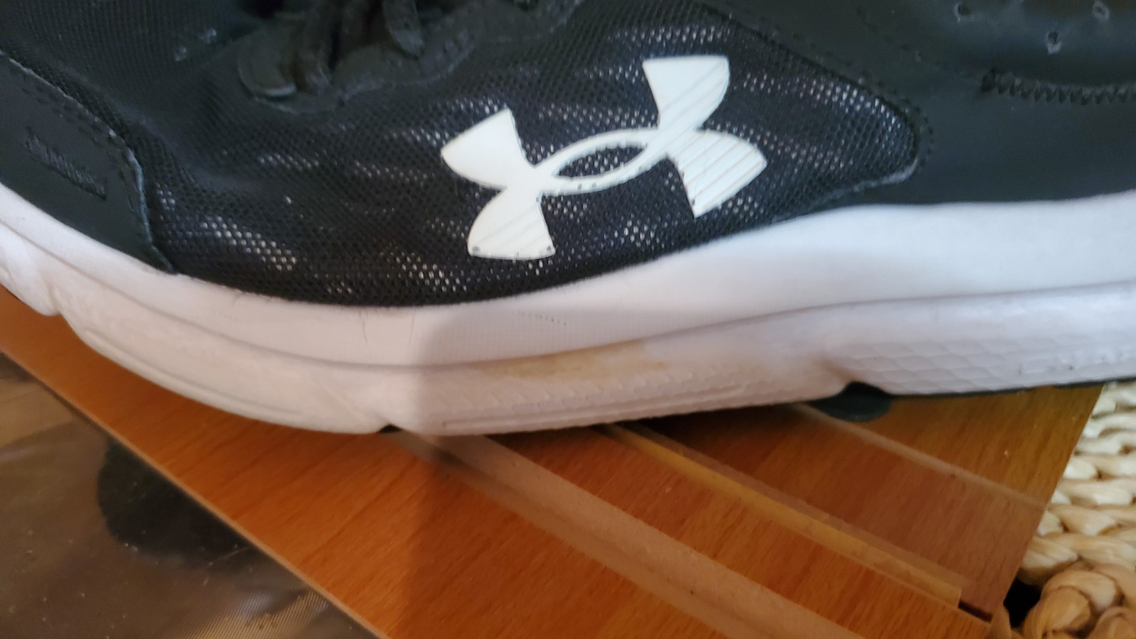 Under Armour Men’s Shoes UA W Charged Assert 7.5 Black / White New #3021972-001