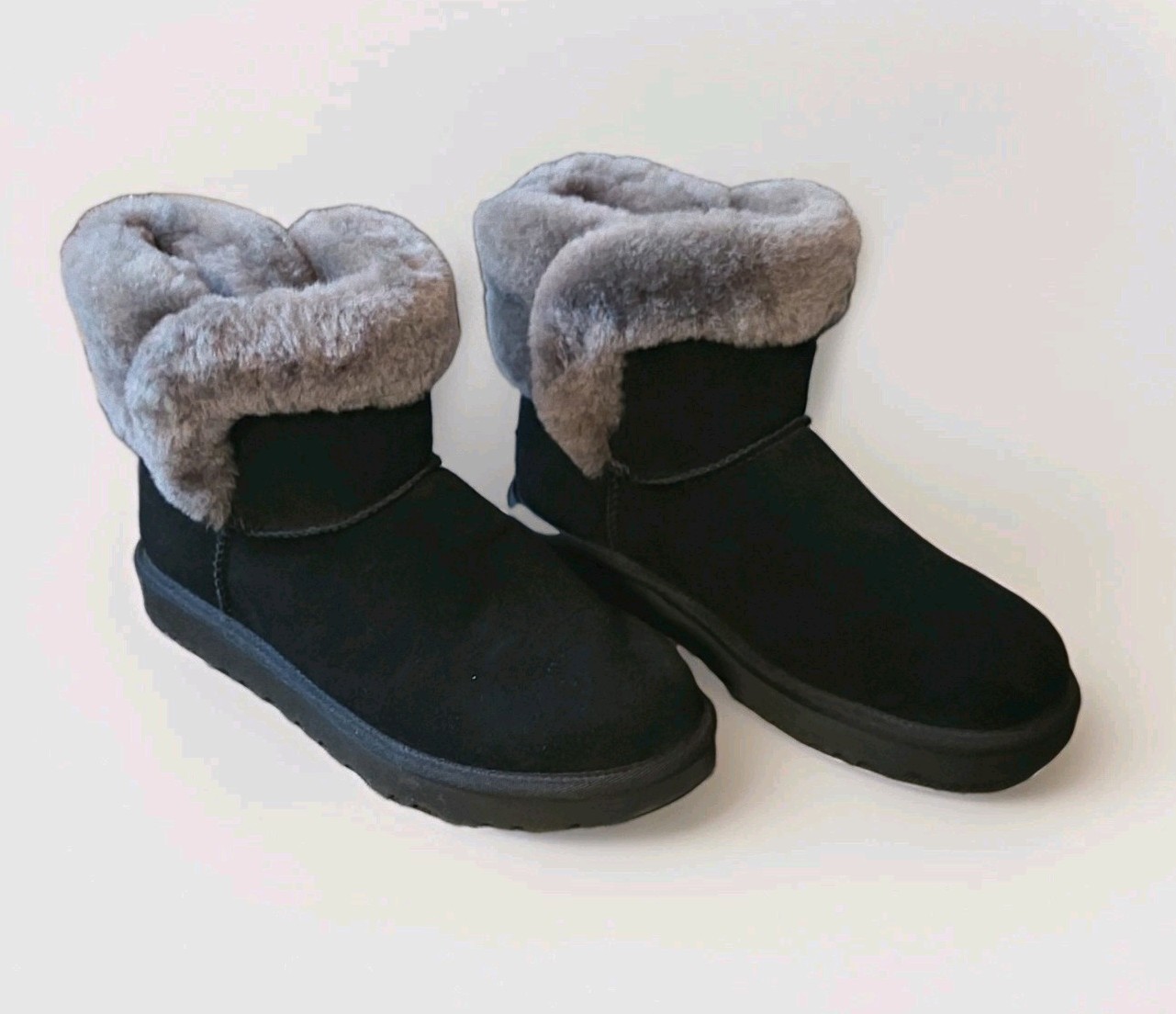 UGG Saniya Mini Suede Ankle Boot Black/Gray Lined Faux Fur Trim Round Toe 9M
