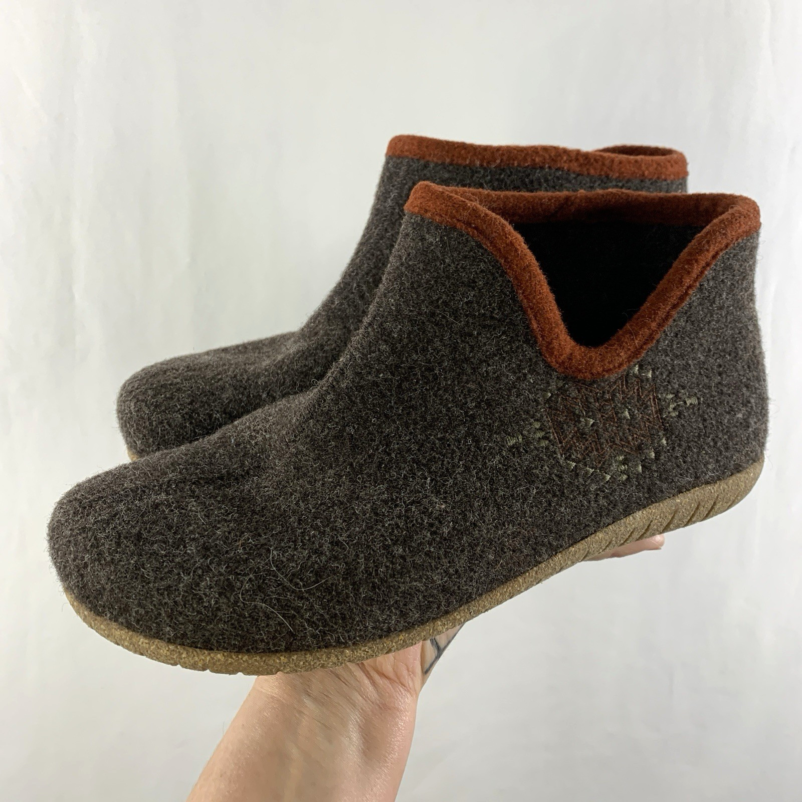 Taos Womens Woolside Boiled Wool Slipper Boot EU 41 US 10-10.5 Embroidered